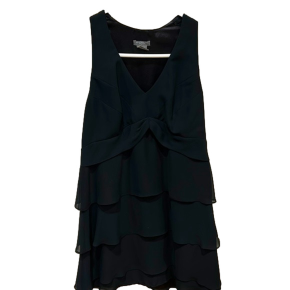 🌿 Ann Taylor petite black kneelength dress, tail dress with tiers, size 6P - Picture 1 of 8